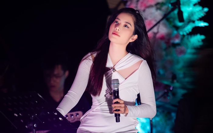 Nam Em tiết lộ lý do tự tay phá hủy sự nghiệp ca hát