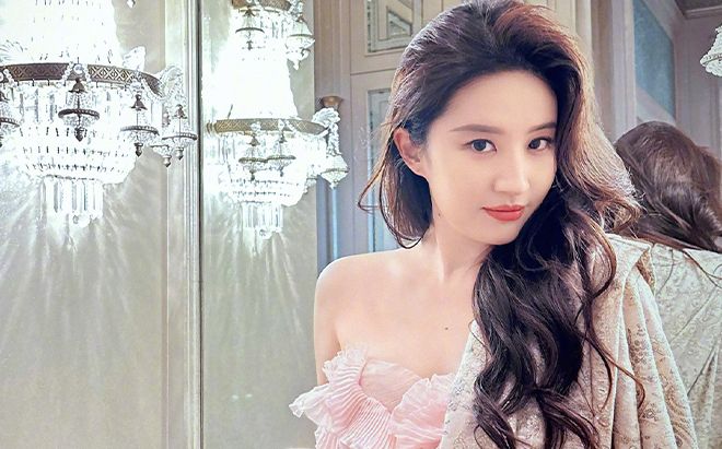 Hậu công bố tin vui với 'ông xã', Lưu Diệc Phi công khai 3 con