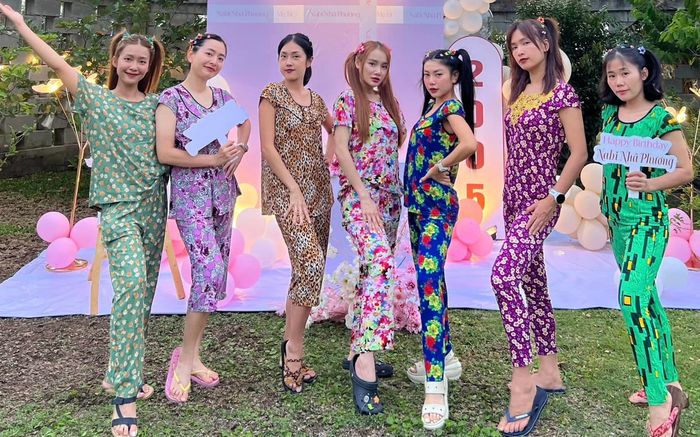 Dàn sao nữ mặc đồ bộ chúc mừng sinh nhật Nhã Phương