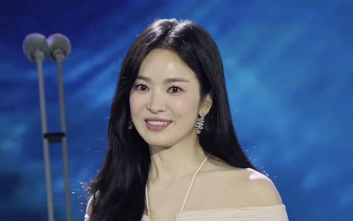 Song Hye Kyo bị mang tiếng xấu vì cướp spotlight trong đám cưới của bạn thân