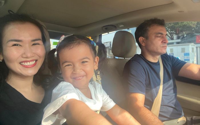 Nữ ca sĩ chi 5 tỷ làm MV vẫn dùng một món đồ suốt 10 năm