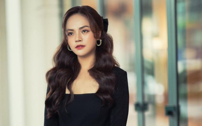 Sắc vóc tựa hoa hậu, Thu Quỳnh vẫn 'thua đau' trước người đẹp vướng ồn ào học vấn