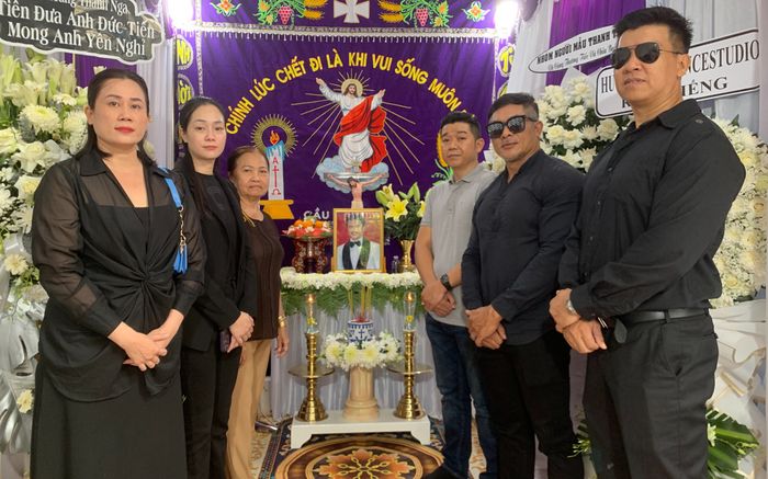 Đám tang của cố diễn viên Đức Tiến: 'Mới gặp Tiến đây, vậy mà...'