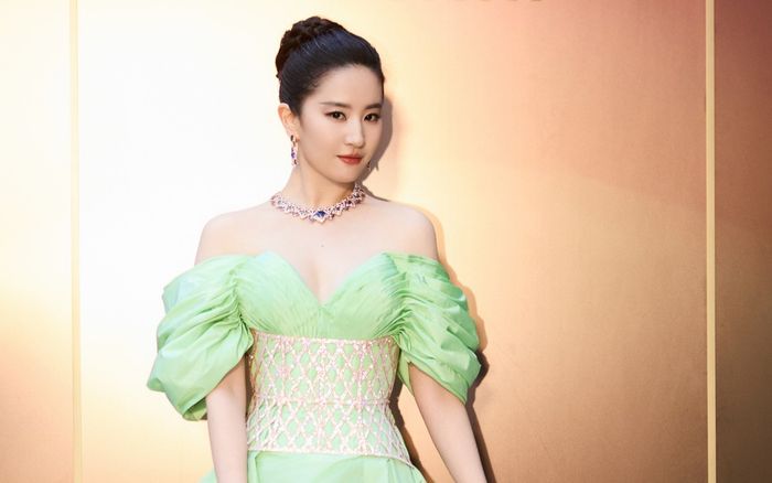 Lưu Diệc Phi lộ nhan sắc thật khi thiếu photoshop, khác biệt lớn thế nào mà khiến dân tình ngỡ ngàng?