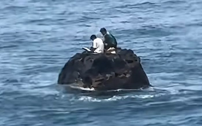 Chán cuộc sống xô bồ thành thị, hai thanh niên rủ nhau ra đảo tâm sự chuyện anh em