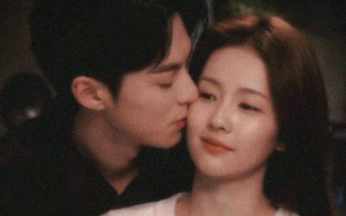 Bạch Lộc và Vương Hạc Đệ bị tung ảnh gối đầu lên tay nhân ngày đặc biệt