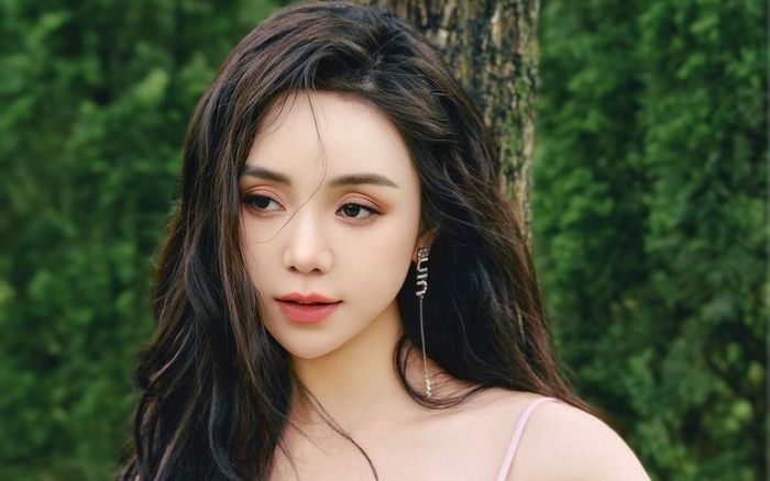 Ca sĩ ví 'em gái sinh đôi' của Quỳnh Kool: Xinh đẹp không kém chị nhưng lại có một biệt tài hơn hẳn