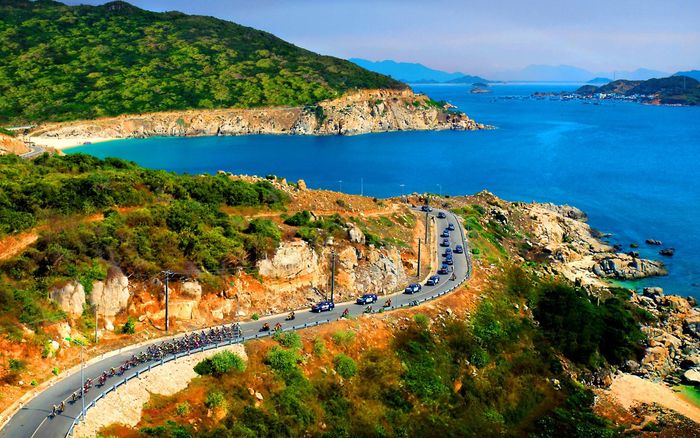 Đẹp mê mẩn cung đường ven biển Vĩnh Hy