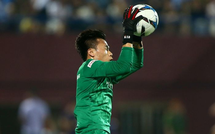 Tình cảnh kỳ lạ của thủ môn Bùi Tiến Dũng và Nguyễn Filip