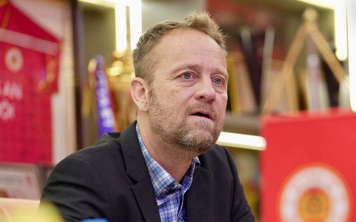 HLV Polking chính thức thay Kiatisuk