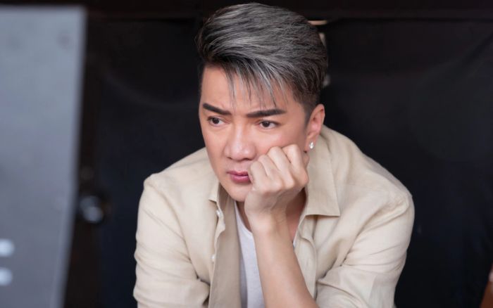 Đàm Vĩnh Hưng báo tin tang sự