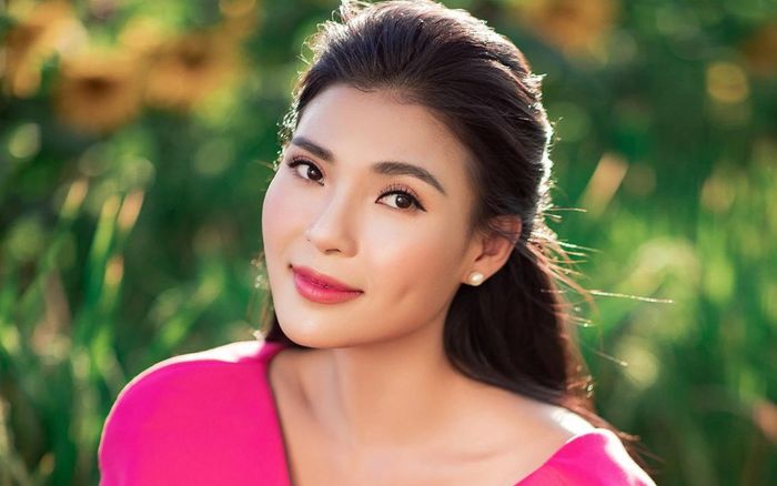 'Ông xã' Thúy Diễm thông báo lên chức ở tuổi U50