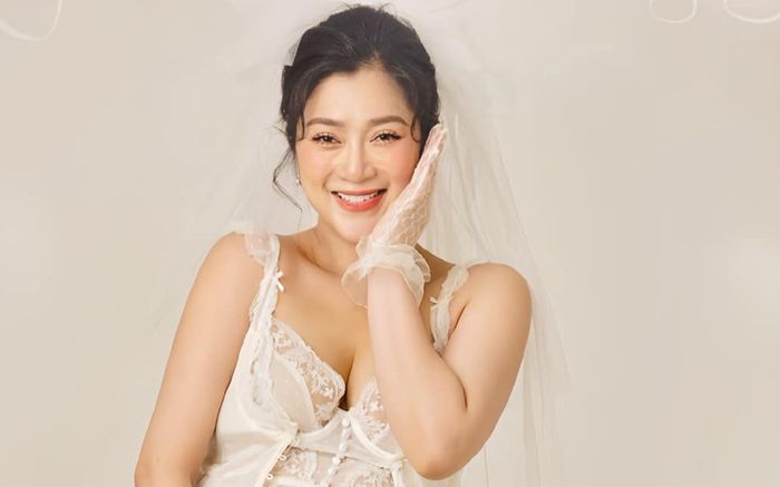 Diễn viên Thanh Trúc khoe ảnh cô dâu bầu xinh đẹp, nói 1 câu về chú rể cận ngày sinh