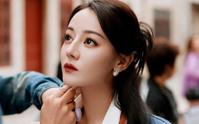 Địch Lệ Nhiệt Ba đã bí mật đính hôn?