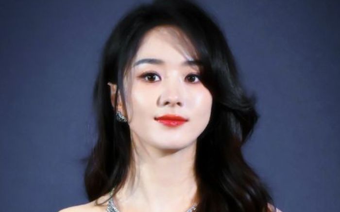 Triệu Lệ Dĩnh lộ diện với gương mặt đầy thương tích, chuyện gì đây?