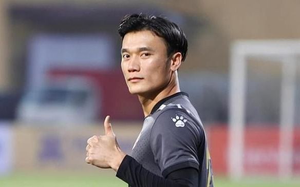HLV Kim công bố danh sách tuyển Việt Nam: Tiếc cho Bùi Tiến Dũng, Công Phượng