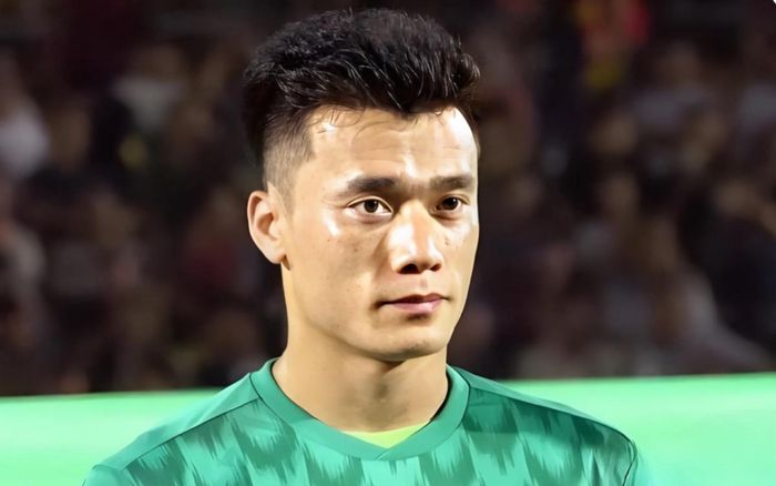 Nghịch lý thủ môn Bùi Tiến Dũng và Quan Văn Chuẩn