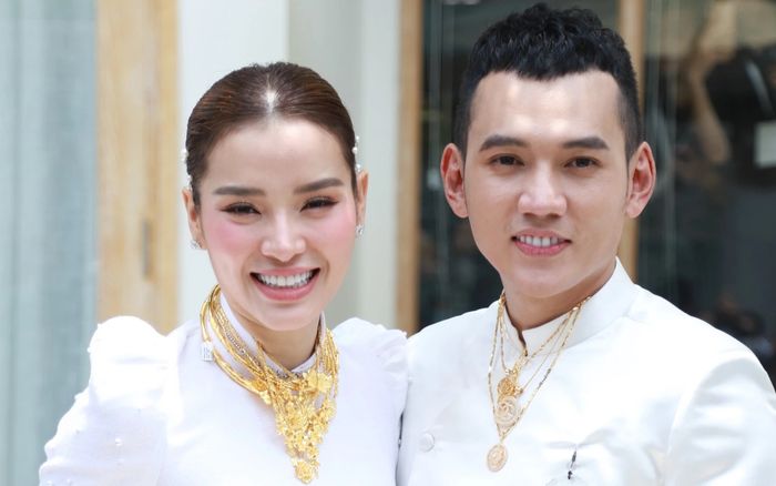 Phương Trinh Jolie từng nhận 88 cây vàng lúc đám cưới, tuyên bố 'tận thế vẫn được chồng yêu'