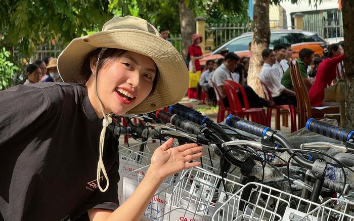 Phương Mỹ Chi có nghĩa cử đẹp dành cho học sinh ở tỉnh xa khiến người hâm mộ nức lòng