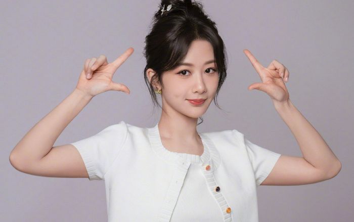 Dương Tử và 'bạn trai' nhận tin buồn