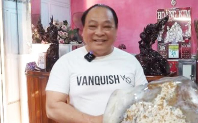 Người đàn ông sở hữu phiến đá 'độc lạ', khách trả 12 tỷ nhưng không bán