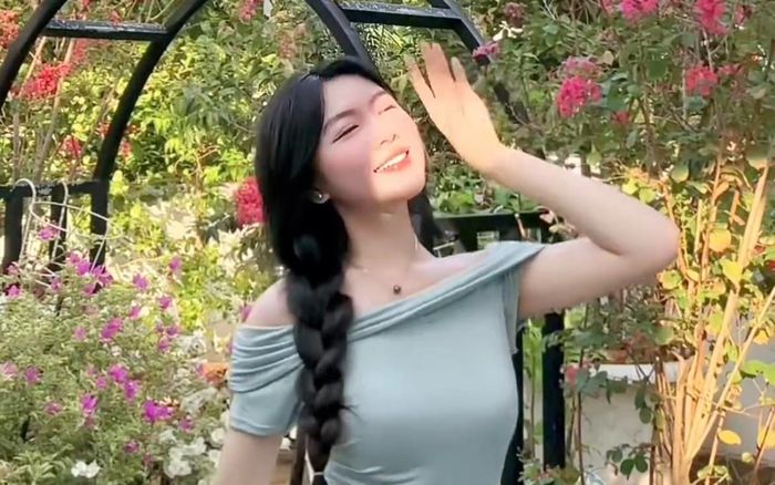 Lọ Lem nhà Quyền Linh với nhan sắc đỉnh cao, múa 20s thu về gần 10 triệu view