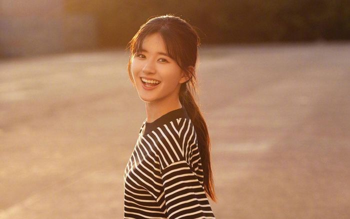 Triệu Lộ Tư diện đồ đơn giản vẫn gây thương nhớ