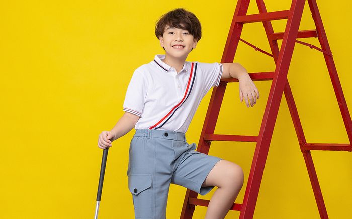 'Hoàng tử nhí' của làng thời trang Việt tung bộ ảnh mùa hè gây sốt