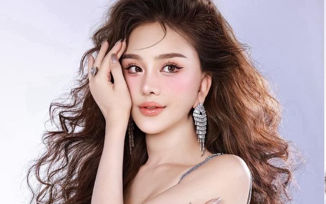 Lâm Khánh Chi thông báo chuyện quan trọng