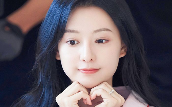 Kim Ji Won muốn hợp tác với một chị đại Cbiz, tiết lộ bộ phim Hoa ngữ yêu thích nhất