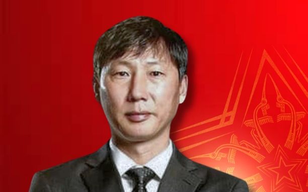 Đừng chỉ mong HLV Kim Sang Sik sẽ giỏi hơn HLV Park Hang Seo!