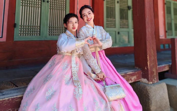 Diện mạo xinh đẹp của con gái Jennifer Phạm khiến dân tình 'xỉu up, xỉu down'