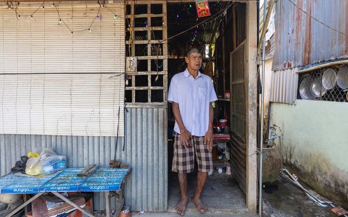 Cuộc sống hiện tại của người đàn ông 'khổng lồ' cao gần 2m2, nặng 100kg