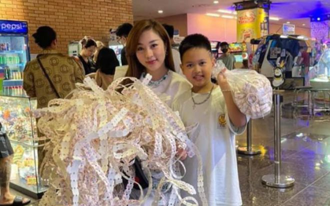 Vợ TiTi khoe ảnh du lịch sau đám cưới, tỏ thái độ với con riêng của chồng gây sốc