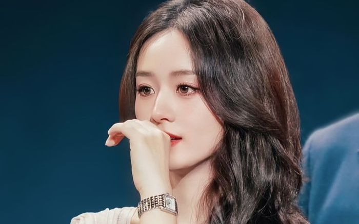 Triệu Lệ Dĩnh và người tình: Danh tính tưởng lạ mà quen, không ngại si mê bạn gái theo cách này