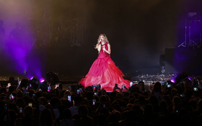 Nữ ca sĩ từng nhận cát xê 300 tỷ đồng, nay hủy loạt show diễn vì ế vé