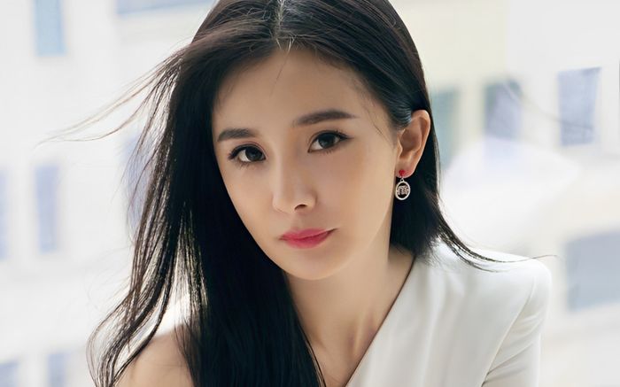 Là 'kỳ phùng địch thủ' của Triệu Lệ Dĩnh, nay phim của Dương Mịch phải rút khỏi rạp vì không ai xem?