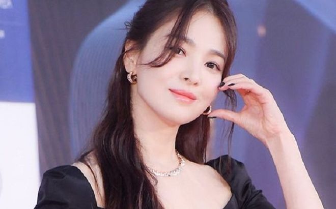 Song Hye Kyo đưa 'con ruột' đi chụp hình, nhìn đâu cũng thấy hết mực cưng chiều