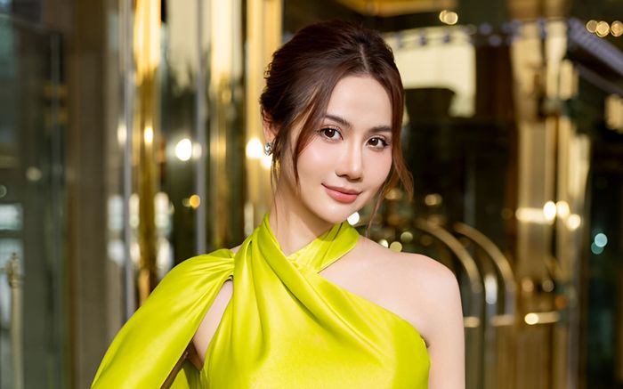 Huyền Lizzie chốt kèo cuối năm cưới, danh tính chú rể gây tò mò