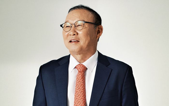 HLV Park Hang Seo làm 2 điều ý nghĩa cho HLV Kim Sang Sik: Mong tuyển Việt Nam thành công!