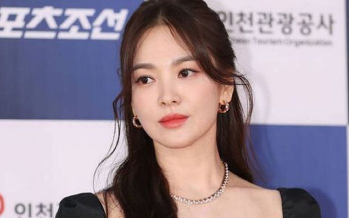 Song Hye Kyo bất ngờ công khai 'bạn trai ngoại quốc', danh tính người tình gây sốc