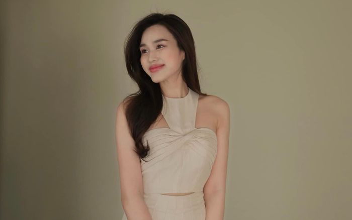 Hoa hậu Đỗ Thị Hà hoá công chúa ngọt ngào sau bộ hình bikini nóng bỏng