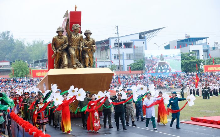 Những hình ảnh ấn tượng tại Lễ diễu binh, diễu hành kỷ niệm 70 năm Chiến thắng Điện Biên Phủ