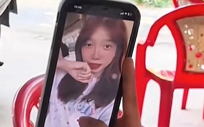 Bắt gặp em gái đang quay Tik tok, chị gái liền bóc phốt vì nhan sắc khác thường