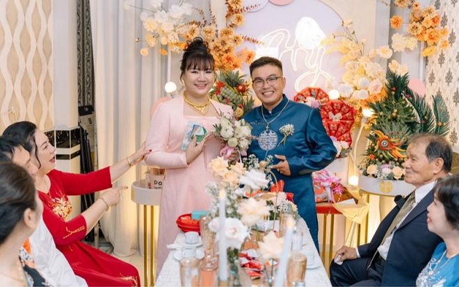 Tặng 2 lít xăng, chàng trai tán đổ được gái xinh, 5 tháng sau tổ chức đám cưới gây sốt MXH