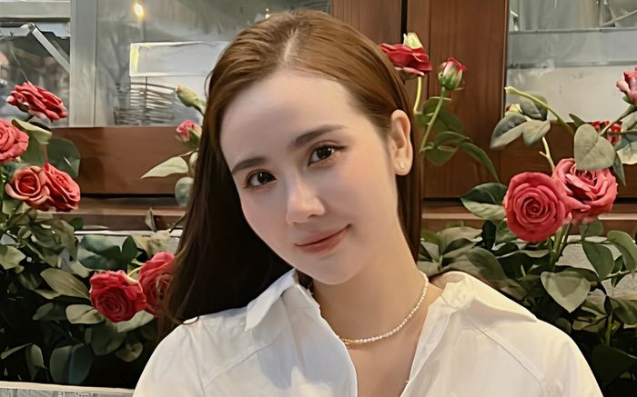 Huyền Lizzie gây bão khi công khai ôm hôn một ngôi sao đình đám giữa tin hẹn hò Đình Tú