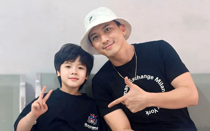 Hà Việt Dũng khoe 'con trai cưng' cực khôi ngô