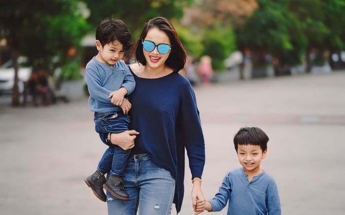 Á hậu Việt từng bán bánh tráng trộn, cá khô, giờ chi 300 triệu/tháng để nuôi con