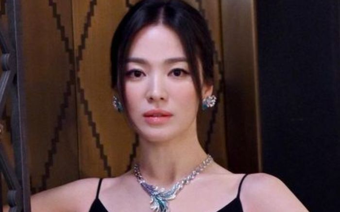 Song Hye Kyo và 'người tình' nổi tiếng tung ảnh chụp chung sau nhiều năm giấu kín mối quan hệ