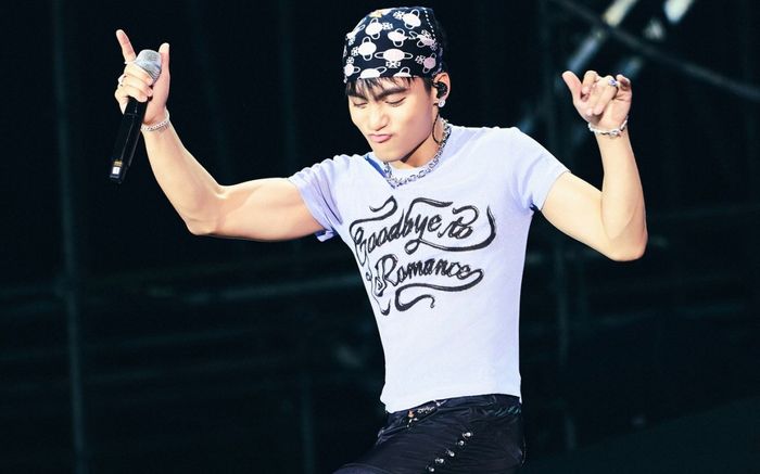 Chỉ bằng một hành động, MONO khiến khán giả thốt lên: 'Sao bố mẹ đẻ khéo thế'